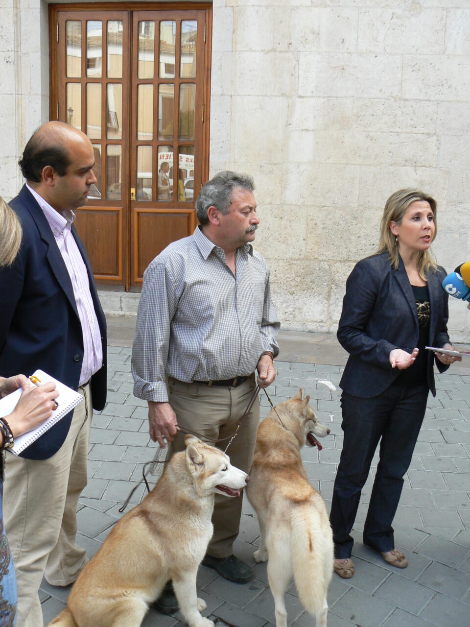EL AYUNTAMIENTO ORGANIZA EL PRIMER CONCURSO CANINO NACIONAL "CIUDAD DE VILLENA"