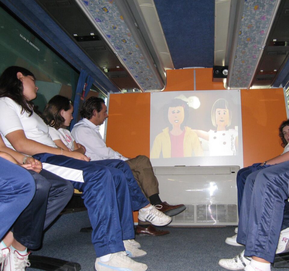 Visita al autobús para prevenir las drogas