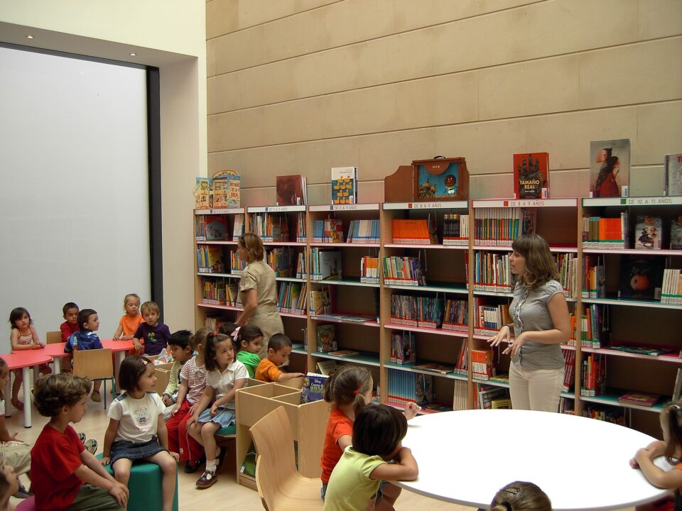 Alumnos de infantil del C.P. Jorge Juan de Monforte visitan la nueva biblioteca