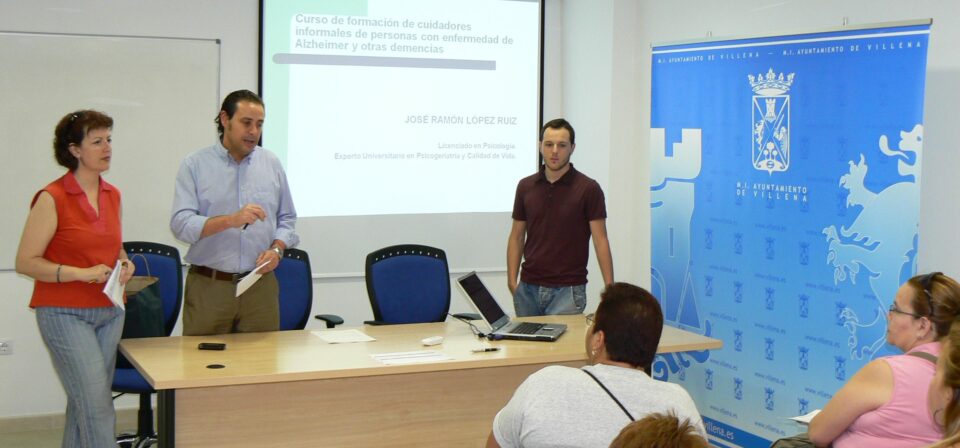 BIENESTAR SOCIAL PRESENTA EL PROGRAMA DE FORMACIÓN DE CUIDADORES INFORMALES CON ENFERMEDAD DE ALZHEIMER