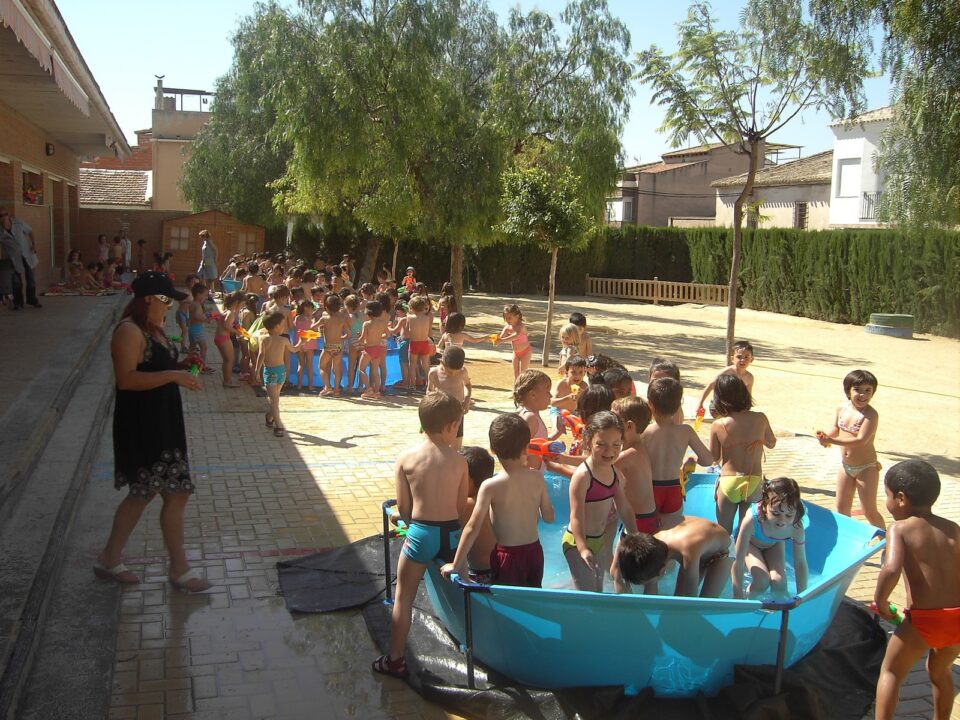 Los niños de infantil del C.P. Jorge Juan celebran el fin de curso