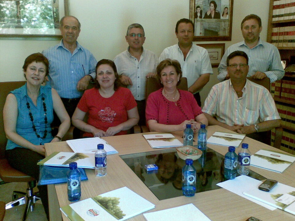 El ayuntamiento fue sede de la presentación de un proyecto para el estudio y modelización de determinados procesos que afectan directamente a la producción y la calidad de la uva de mesa embolsada