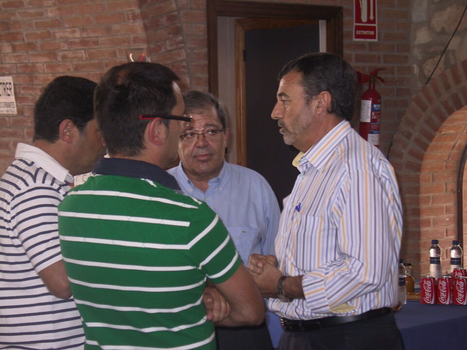 Pascual Díaz destaca la voluntad del equipo de Gobierno de trabajar conjuntamente con industriales y comerciantes para hacer frente a la crisis