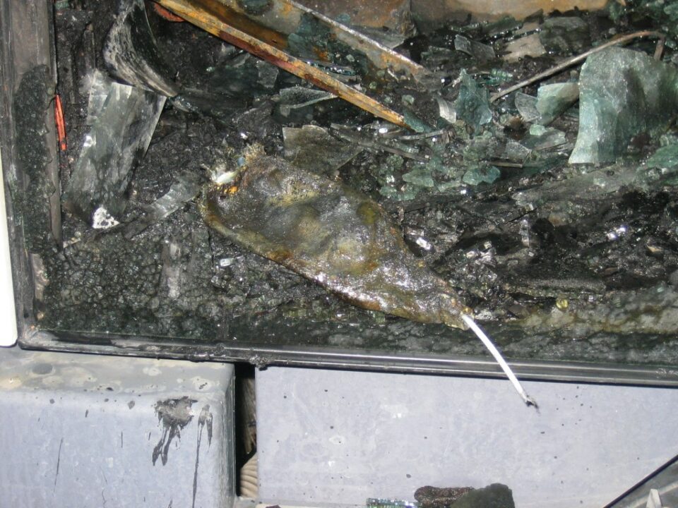 INCENDIO DE UN CAMIÓN BARREDORA DE LA LIMPIEZA EN IBI