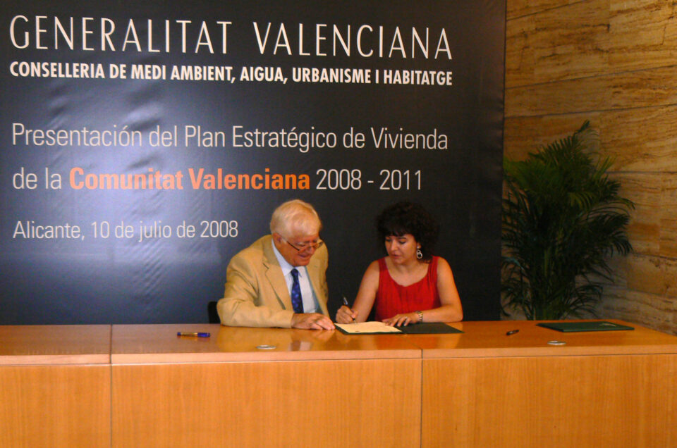 LA ALCALDESA FIRMA EL CONVENIO DEL PLAN ESTRATÉGICO DE VIVIENDA DE LA PROVINCIA DE ALICANTE