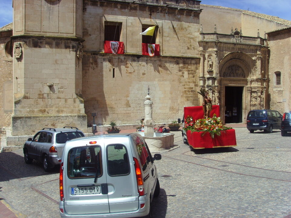 Cientos de vehículos son bendecidos en las fiestas tradicionales de San Cristobal
