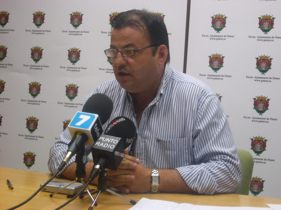 El portavoz del PP no acepta el ofrecimiento del PSOE para recoger su programa electoral y asegura que los ciudadanos ya lo rechazaron en las elecciones