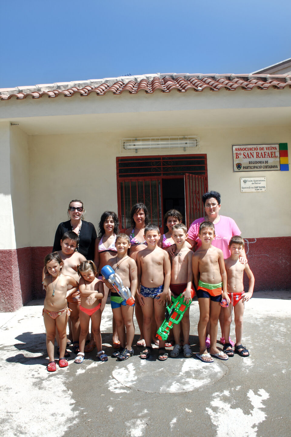 La concejal de Bienestar Social asiste a la calusura de la escuela de verano del barrio de San Rafael