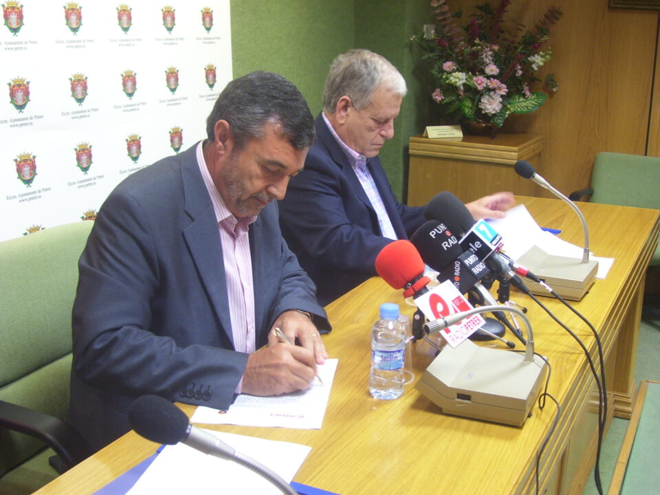 El alcalde y el presidente de la Cámara de Comercio firman el convenio de colaboración