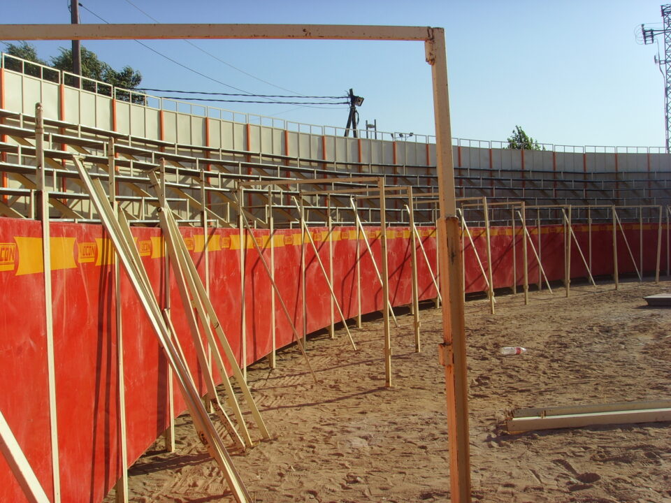 La Plaza de Toros portátil acogerá un macroconcierto de grupos de la zona