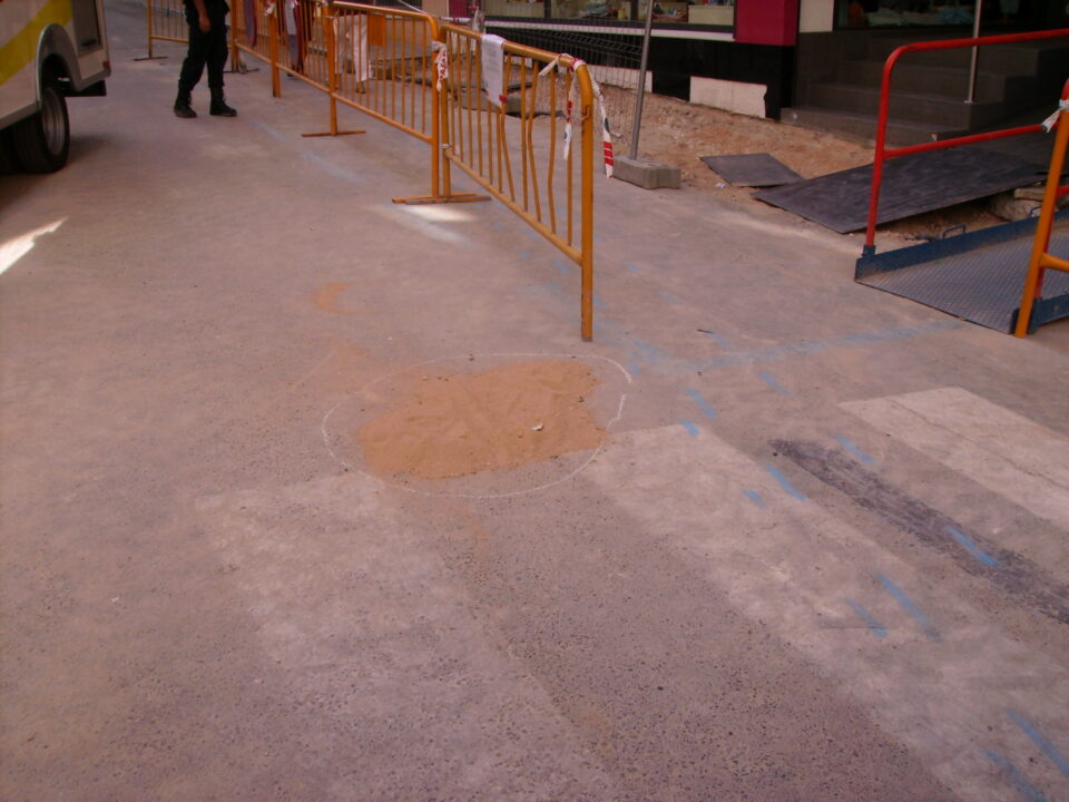 Una mujer resulta herida al golpearle una pala en las obras de Maestro Chanzá