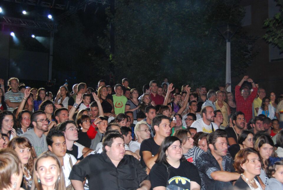 LA BANDA DE U2 ARRASA EN VILLENA