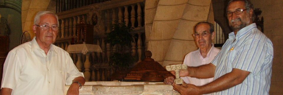 Realizan por vez primera una reproducción en miniatura de la pila Bautismal de la Iglesia Arciprestal de Santiago