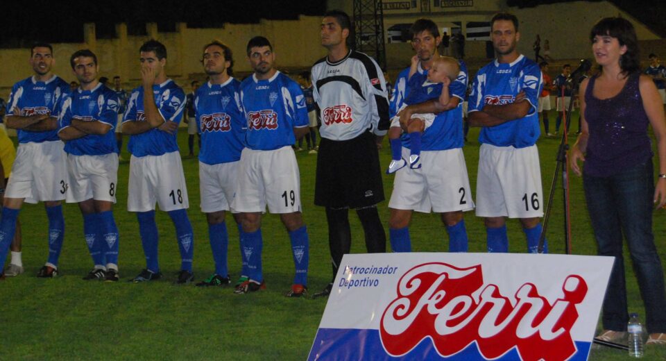 VILLENA CON SU NUEVO EQUIPO ASCENDIDO EN SU PRESENTACIÓN