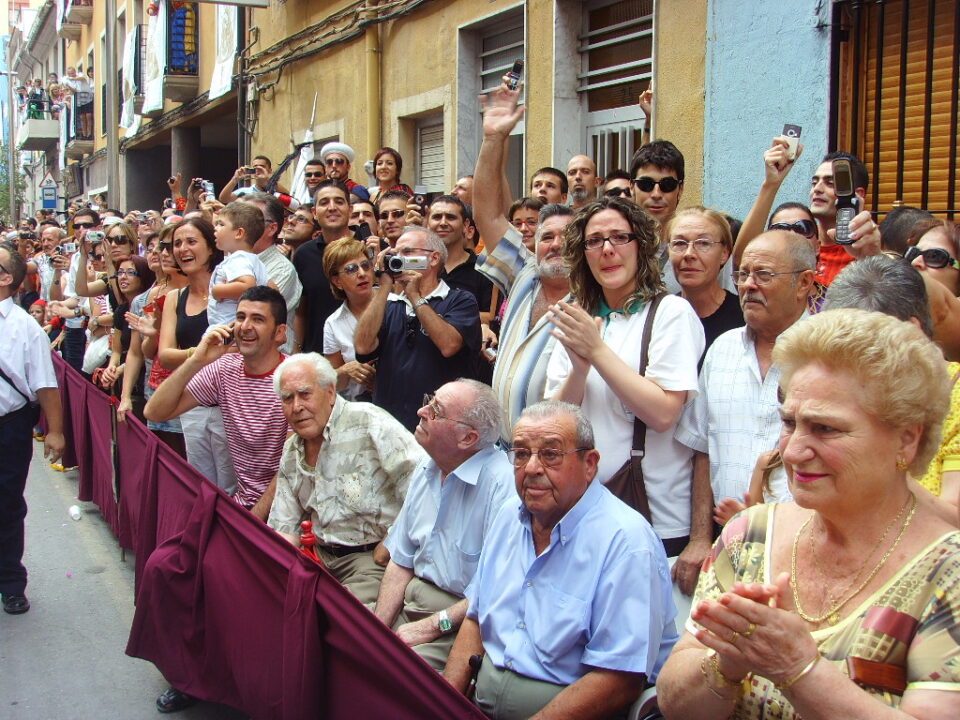 Miles de televidentes e internautas siguen las fiestas por INTERCOMARCAL