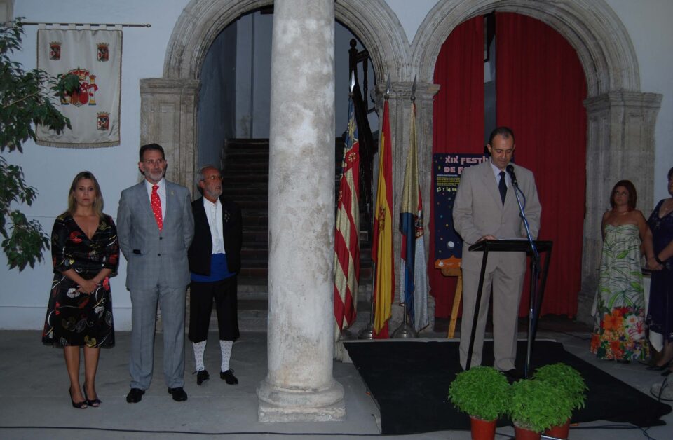 VILLENA RECIBE A LOS INTEGRANTES DE LA XIX EDICIÓN DE SU FESTIVAL DE FOLKLORE