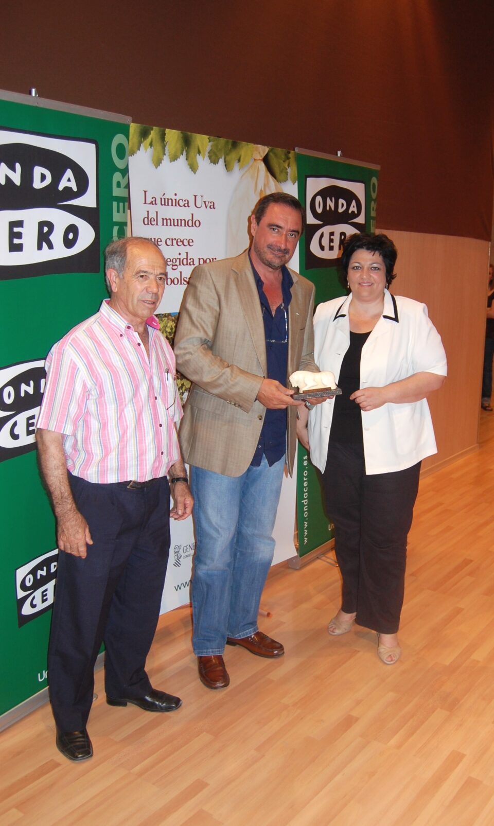 Carlos Herrera en Monforte del Cid con la Uva del Vinalopó