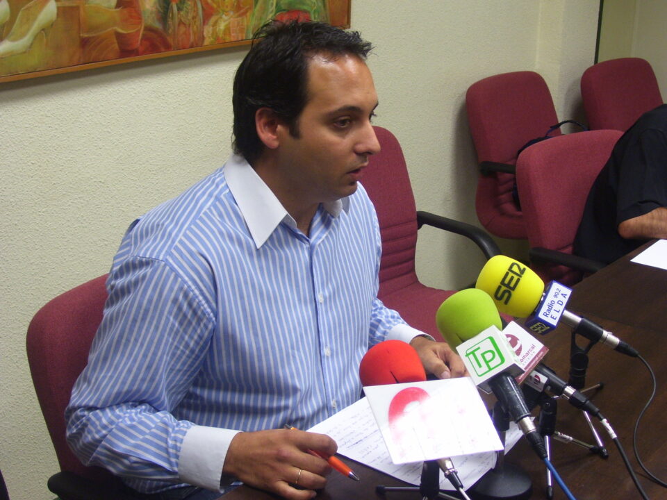 Óscar Payá afirma que el PP es el único partido que ha bajado los impuestos en Petrer