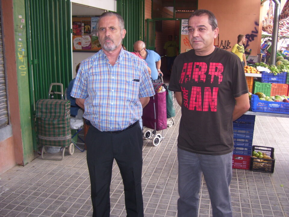 El mercado de La Frontera acoge una concentración de los míticos coches 600 dentro de las actividades de su XIX aniversario