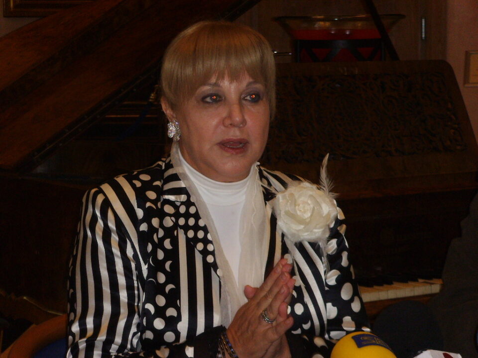 Todo preparado para la grabación del disco entre Karina y Los Mismos. Hoy a las 23:00 h ofreceremos una entrevista con los cantantes en Intercomarcal TV