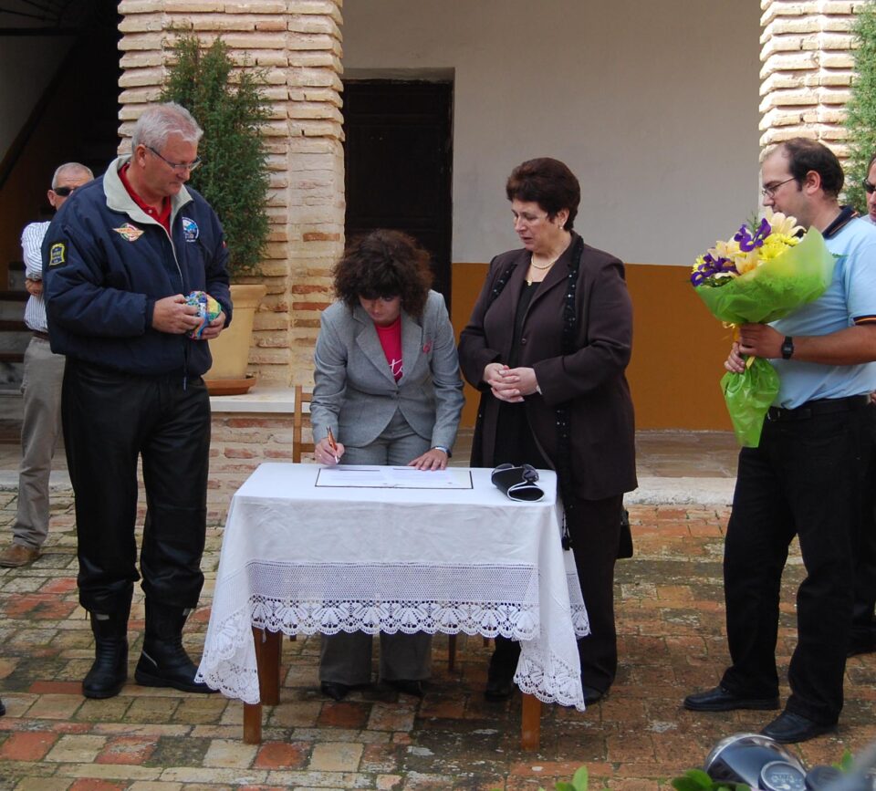 HOMENAJEA A VICENTE BELANDO. Miembro destacado del Club Museo Vehiculos Antiguos "Alto Vinalopo"