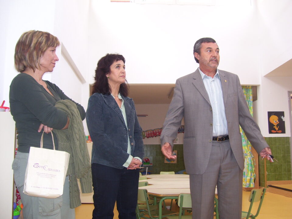 El alcalde valor positivamente el resultado de las obras en el techo del Centro Infantil Els Peixos