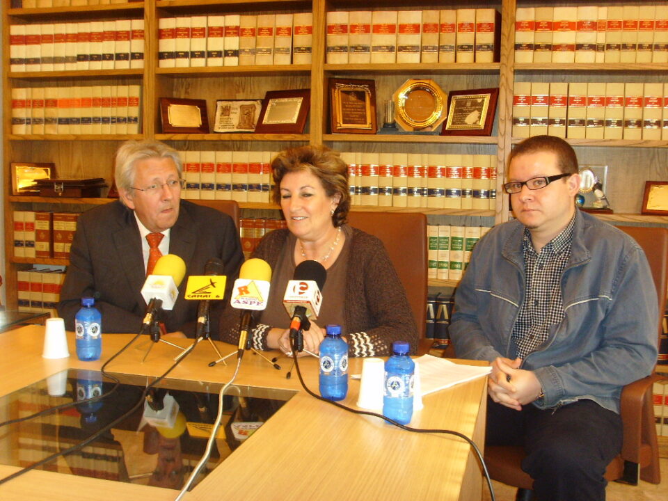 EL DIRECTOR GENERAL DE PERSONAS CON DISCAPACIDAD EN SU VISITA A ASPE HA ALAVADO EL MAGNIFICO TRABAJO QUE SE ESTA LLEVANDO A CABO EN LA LOCALIDAD