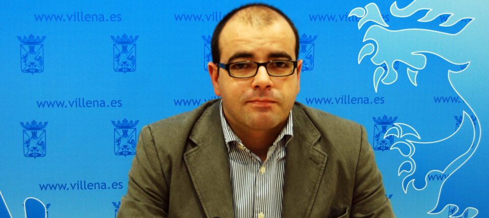 Valiente ratifica los pliegos de condiciones de la piscina cubierta y recuerda al anterior equipo de Gobierno que todavía siguen sin aparecer objetos que constan en el inventario municipal