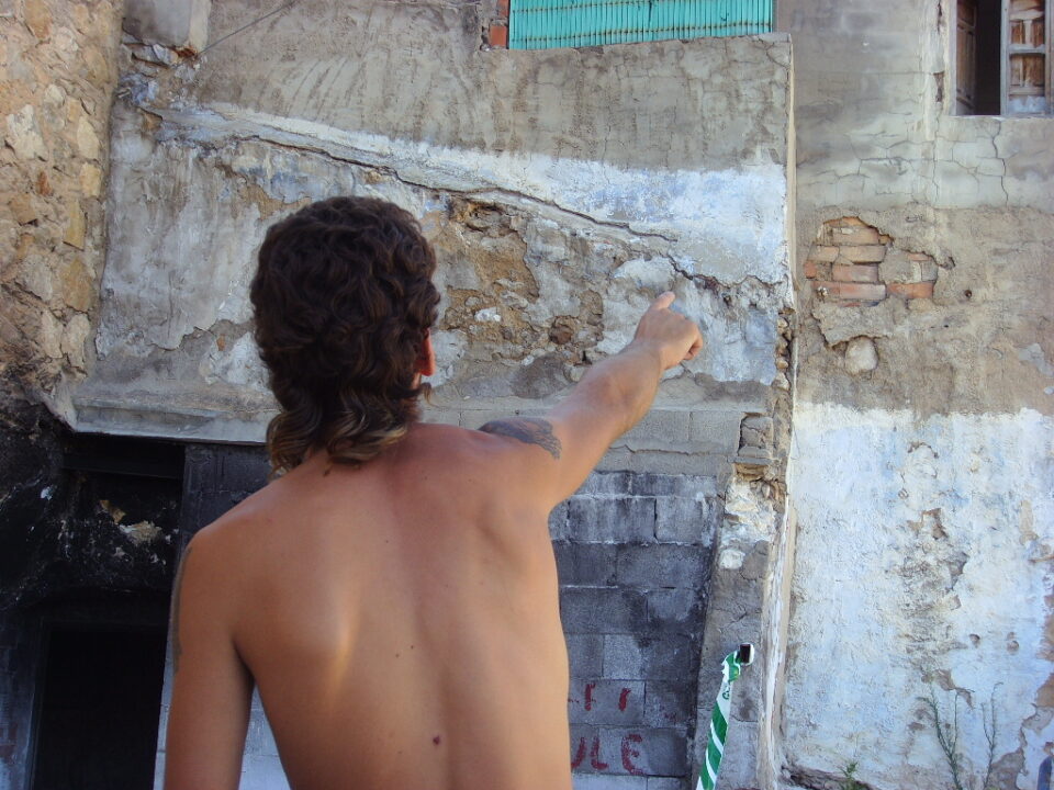 Nuevo incendio en una vivienda abandonada en los aledaños del castillo de la Atalaya. Ya van cuatro en seis meses