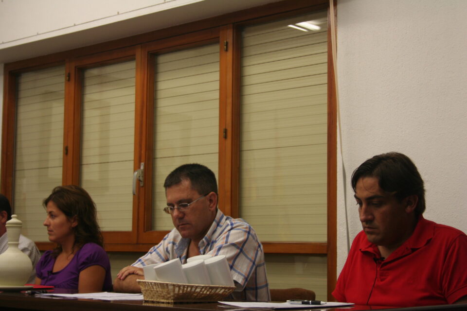 EL PARTIDO POPULAR DE AGOST PROPONE UNA AYUDA DE 15 EUROS AL MES POR ESTUDIANTE PARA EL TRANSPORTE ESCOLAR