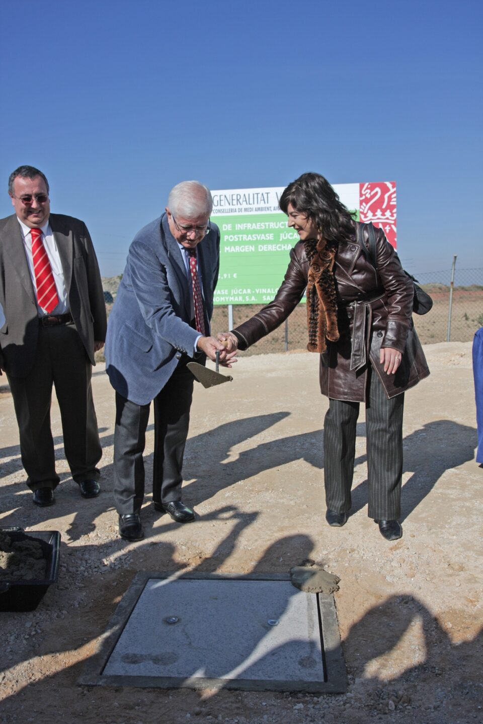 García Antón acusa al Gobierno Central de tener una política de palabras y no de hechos en materia hídrica. Colocada la 1ª piedra del margen derecha del post-trasvase Júcar- Vinalopó