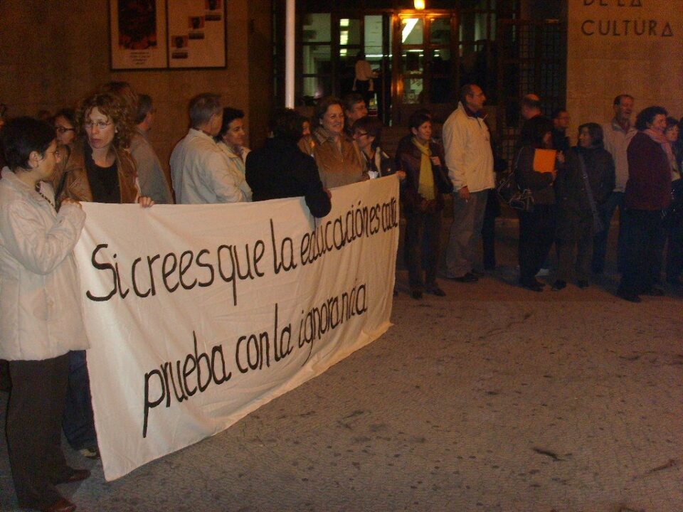 Concentranción de profesores por las formas de la consellería en impartir la asignatura