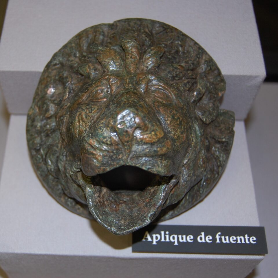 El Ayuntamiento cede al MARQ la fuente de agua para la exposición de ingeniería romana en España