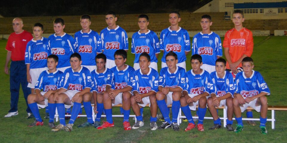 El Villena CF defraudado y engañado por la falta de apoyo de la alcaldesa. El primer equipo cobrará la mitad