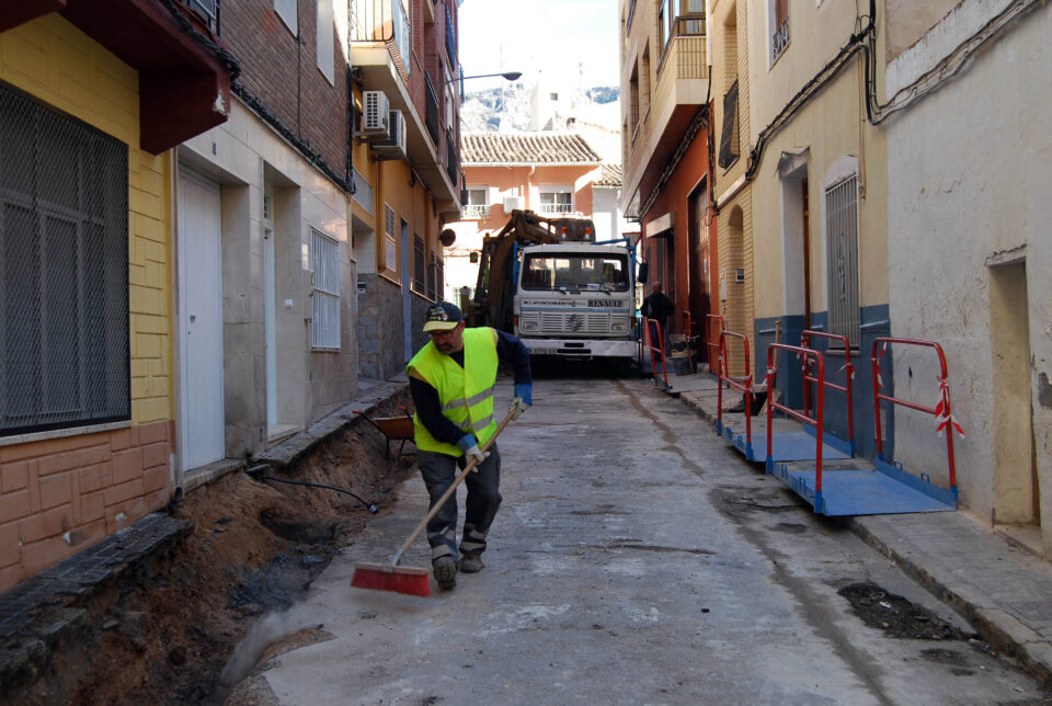 EL AYUNTAMIENTO CONTINÚA MEJORANDO LA ACCESIBILIDAD DE SUS CALLES