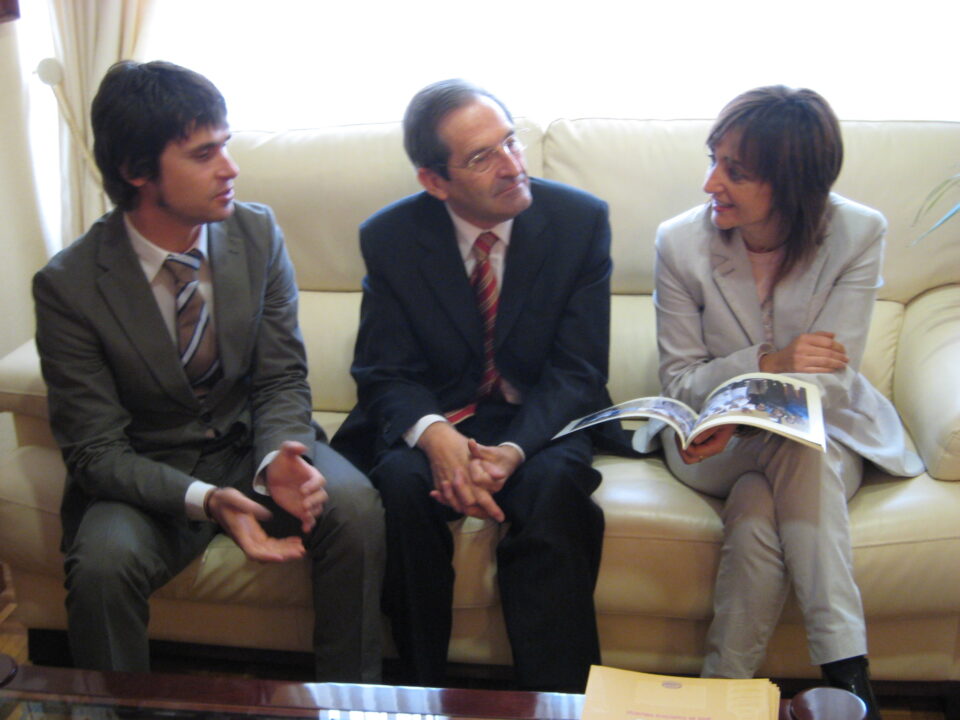 Mayte Parra recibe a la dirección de la centenaria empresa ibense Obleas Quintín