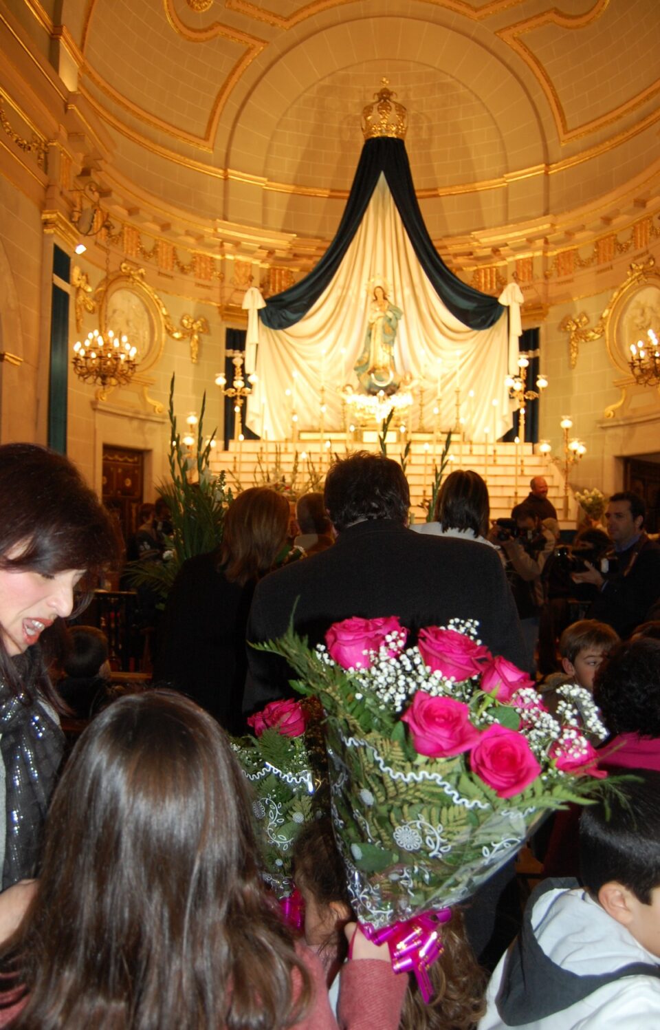 La ofrenda de flores y el pregón abren las fiestas de Moros y Cristianos