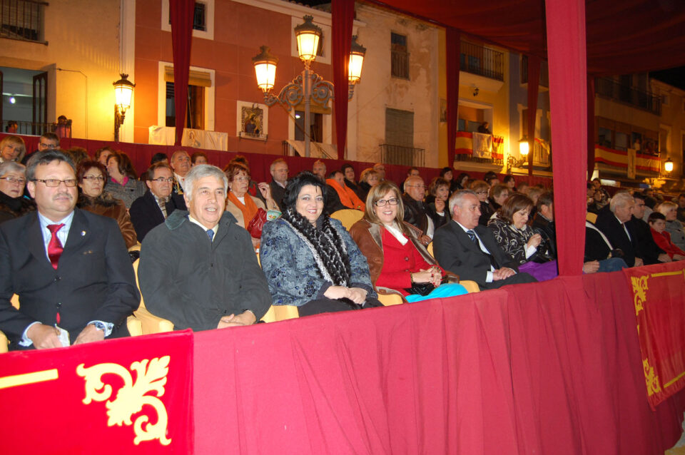 Espectacularidad y color en el desfile general de comparsas