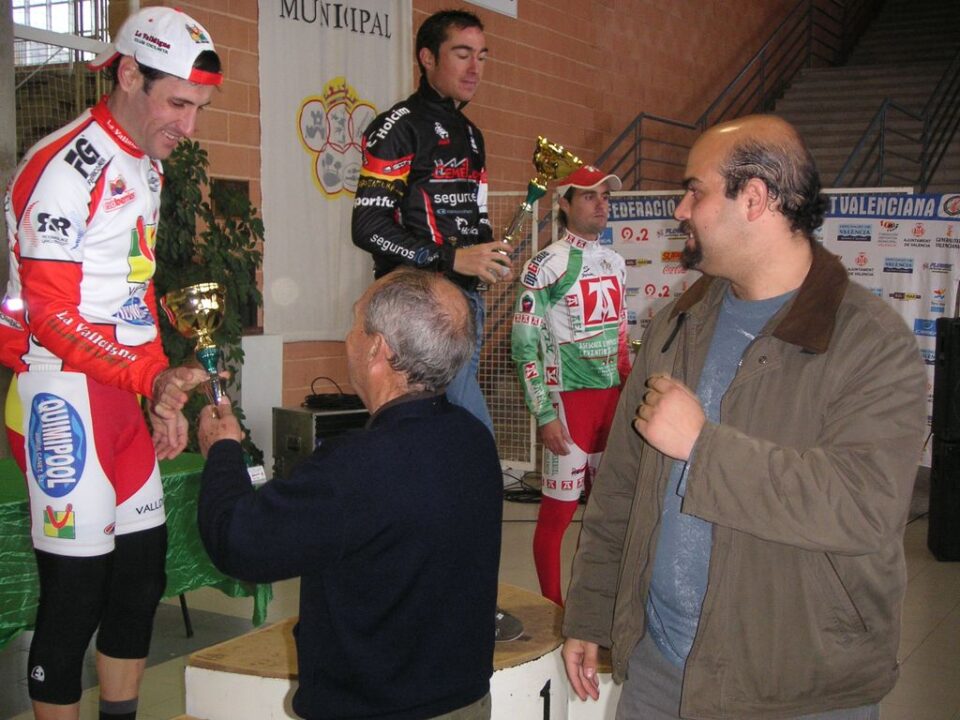 Las instalaciones del Polideportivo municipal acogieron la celebración del XVIII Gran Premio Fundación Deportiva Municipal de Ciclocross