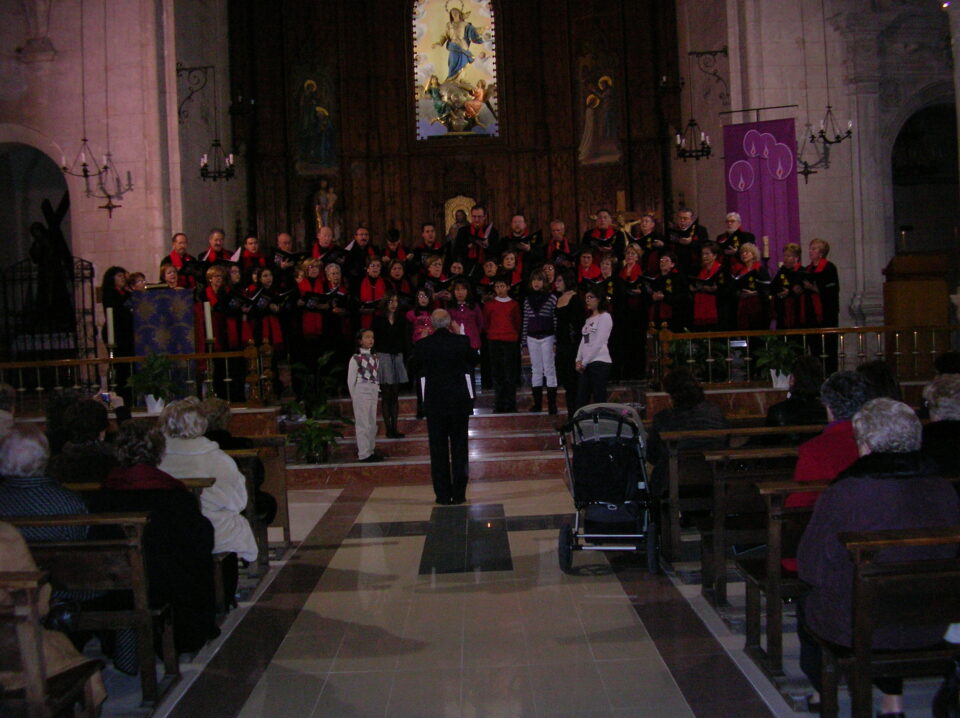 La coral de Ambrosio Cotes actuo ayer con gran exito de publico en la Iglesia de Santa