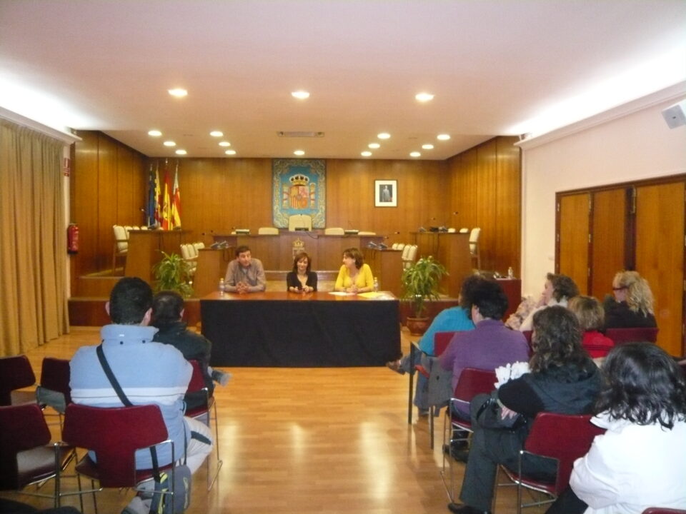 Mayte Parra se reúne con los padres de los alumnos del C.P Cervantes