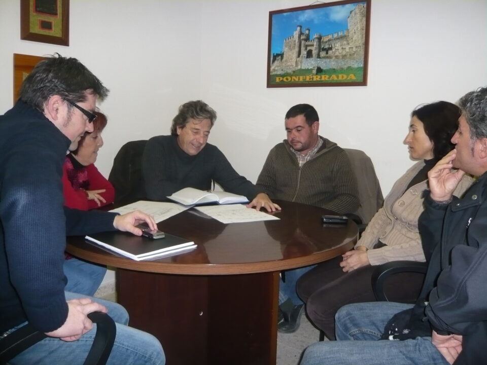 La Concejal de Educación organiza una reunión con los técnicos de Consellería en el C.P Derramador de Ibi