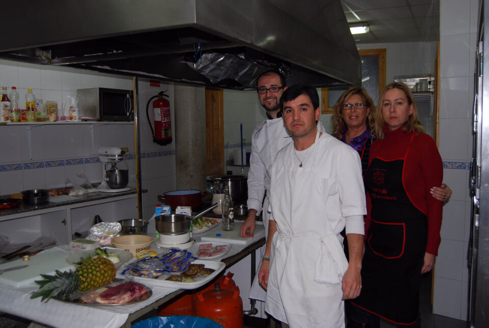 EL CASCO HISTÓRICO CLAUSURA CON ÉXITO EL CURSO DE COCINA NAVIDEÑA Y MARIDAJE DE VINOS 2008