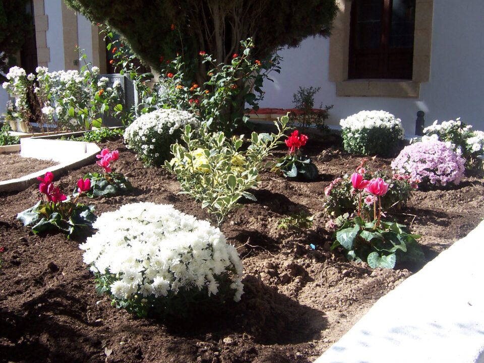 Arreglos en el cementerio y servicio de autobuses para el día 1 de noviembre