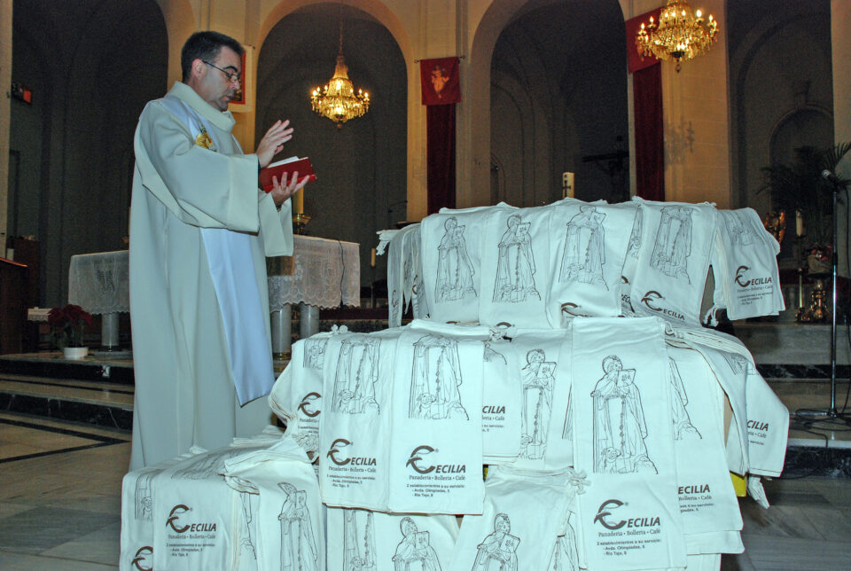 Vivir en Elda repartirá 2.500 bolsas de pan bendecidas para San Antón