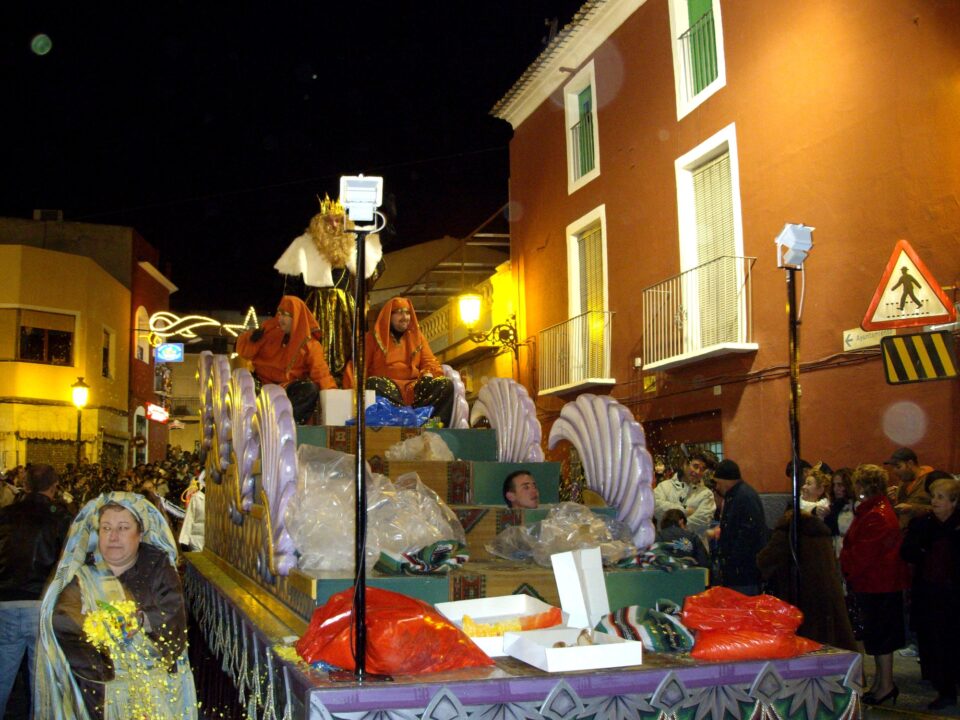 La Cabalgata de Reyes congrega a más de 1.000 personas