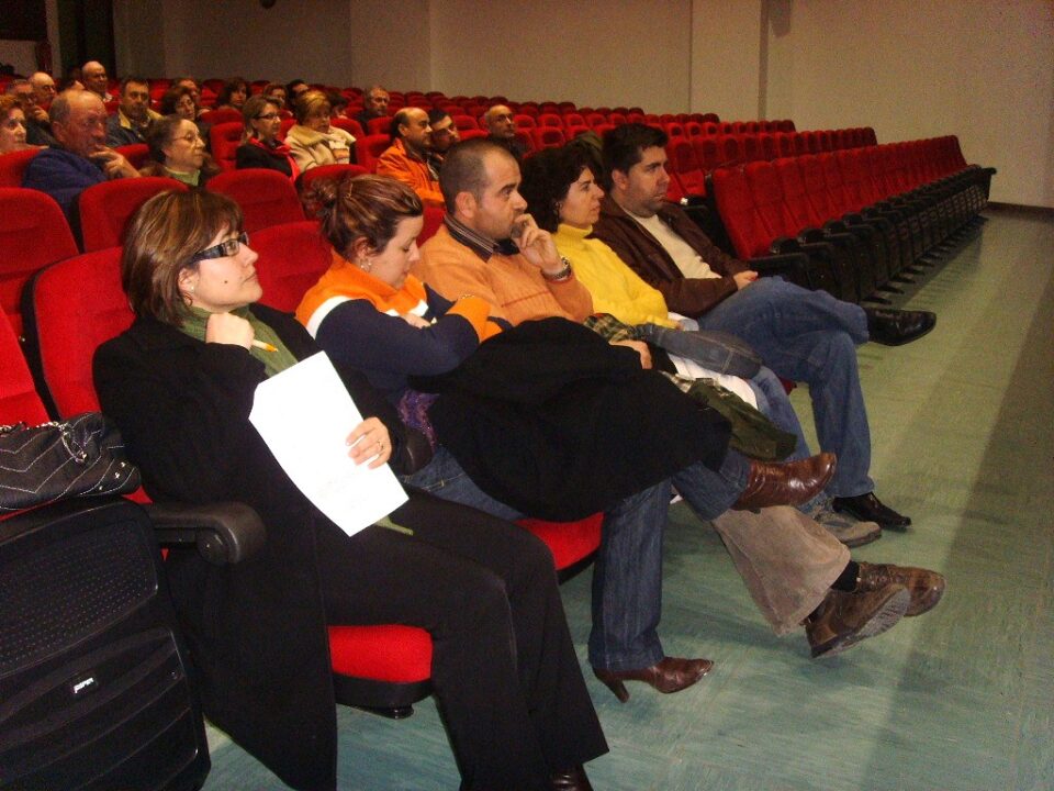 Siguen recogiendo alegaciones con el fin de oponerse a la construcción de una línea eléctrica