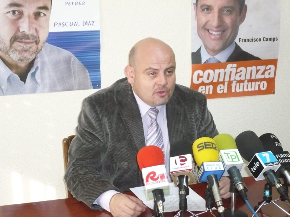 El PP de Petrer elogia la figura del alcalde por su firme apoyo a la creación de empleo pese a las críticas de la oposición