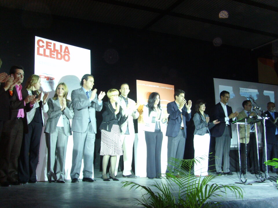 Los 8 concejales del PP rompen el silencio; "nuestro posicionamiento junto a Camps en ningún momento es un acto desleal hacia nuestra alcaldesa sino un acto de lealtad hacia Villena"