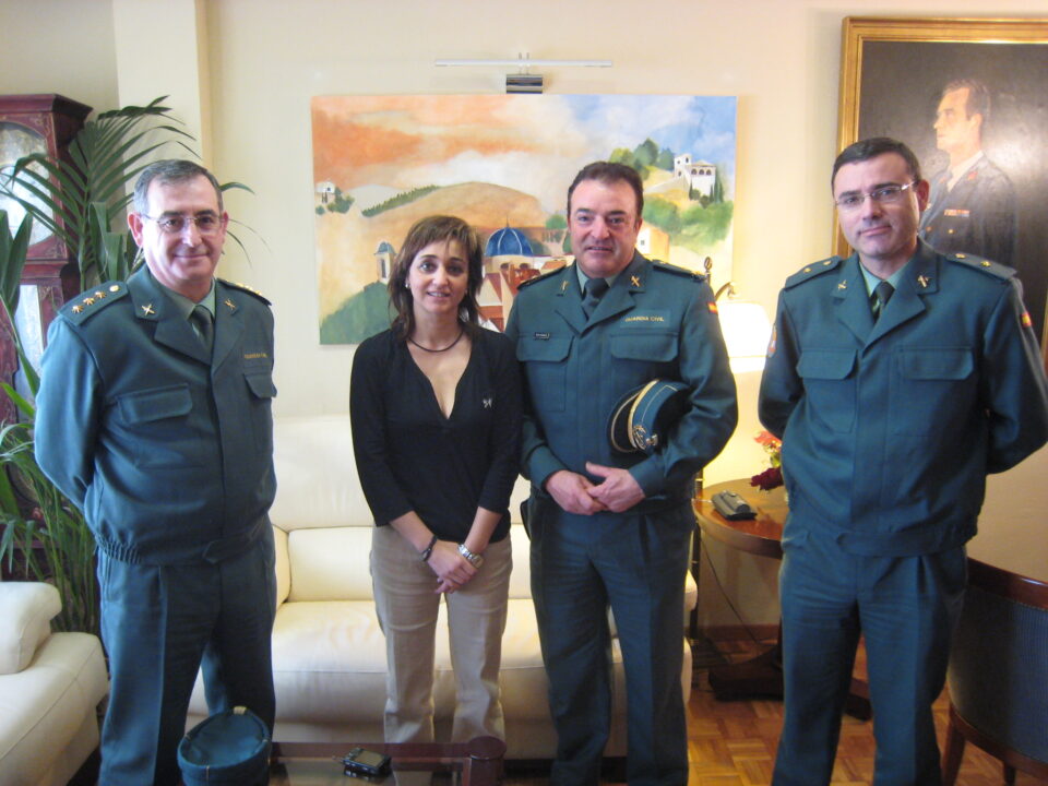 Altos cargos de la Guardia Civil se reúnen con la alcaldesa de Ibi
